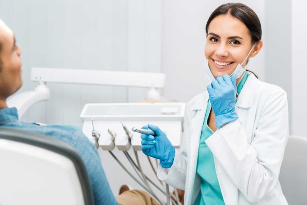 We-Offer-Saturday-Dental-Appointments patient visiting a Saturday dentist